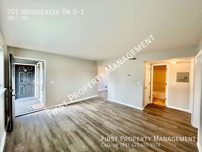 Foto del edificio - 201 Woodcreek Dr