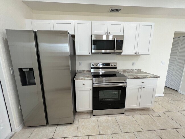 Building Photo - $1,550 * Annual * Fully Remodeled * 2 Bed ...