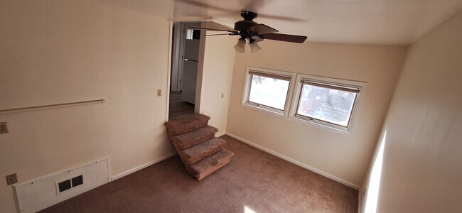 Building Photo - 325 Clarke St