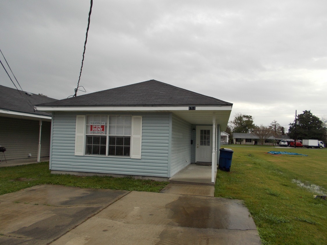 1711 Weyer St, Gretna, LA 70053 House for Rent in Gretna, LA