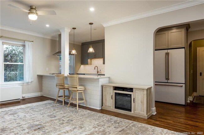 Building Photo - 140 Woodside Green