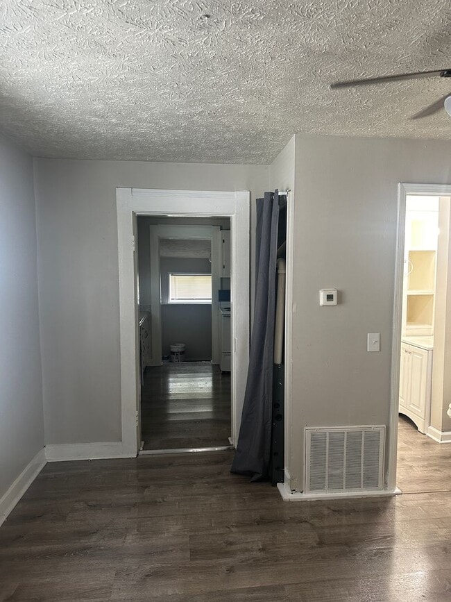 Building Photo - 409 N Gray St