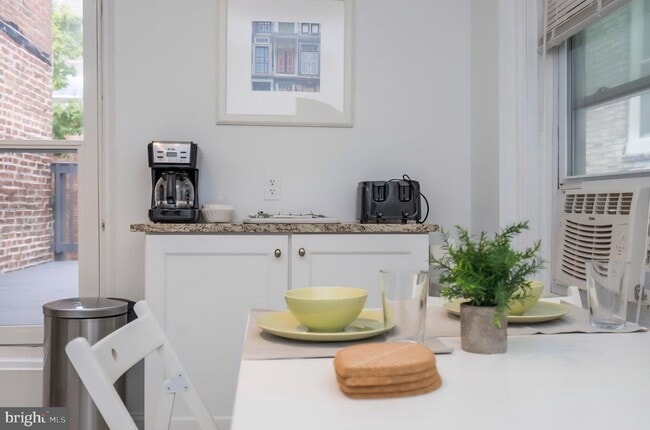 Building Photo - 1413 Lombard St