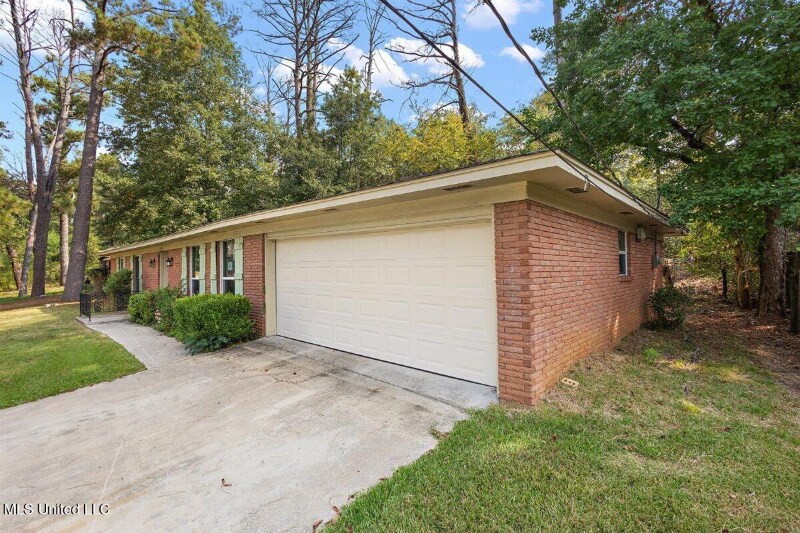 Foto del edificio - 1732 Southhaven Cir