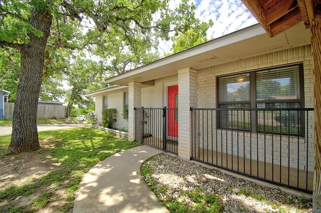 Building Photo - 117 Dover Dr
