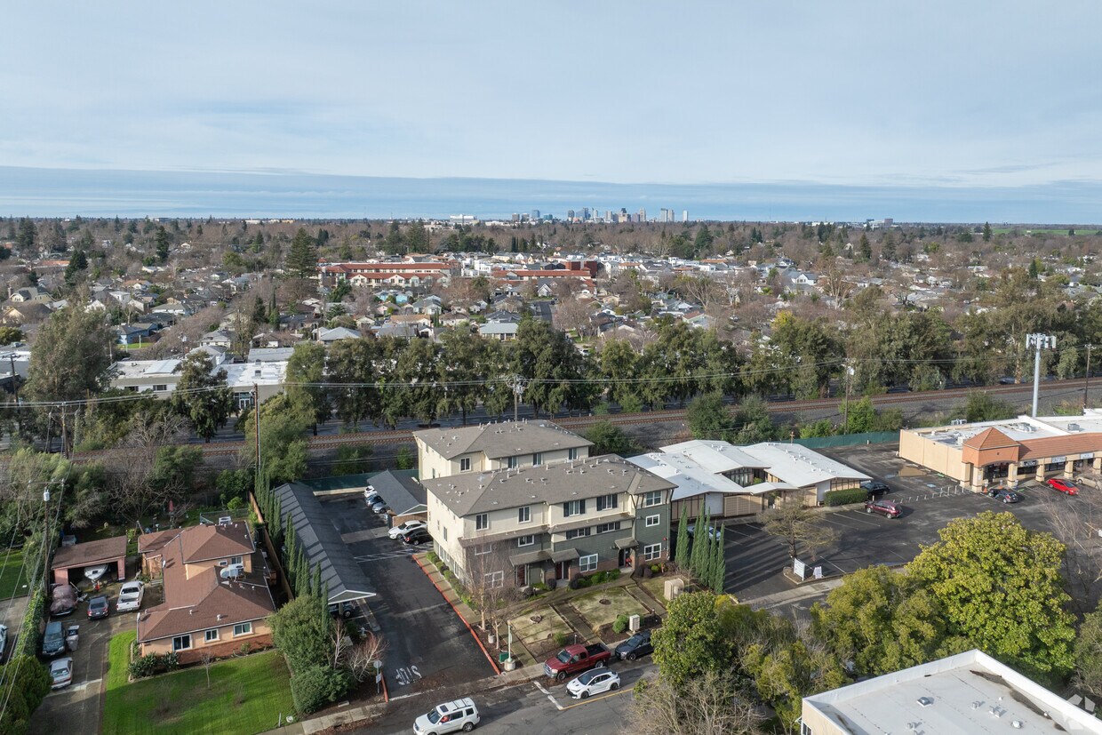Building Photo - 5497-5499 Carlson Dr