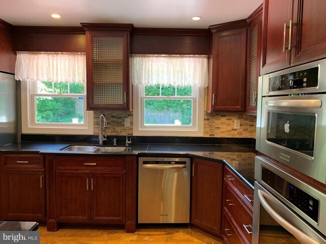 Foto del edificio - 211 W Columbia St