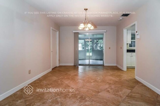 Building Photo - 737 SE Hollahan Ave