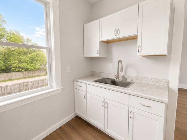 Foto del edificio - 7917 Linwood Ave