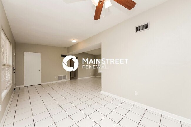 Building Photo - 3 Bedroom Pet-Friendly Home in ORLANDO, FL with Main Street Renewal