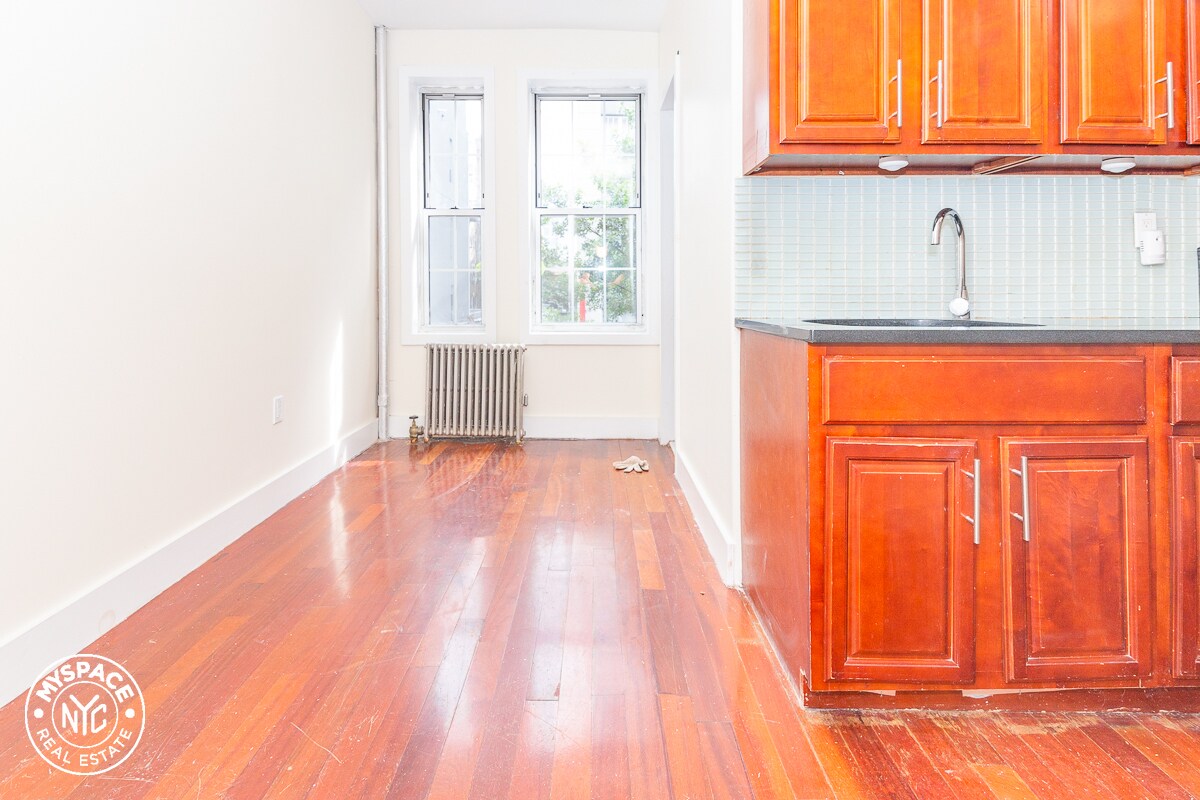 Primary Photo - 117 S 4th St