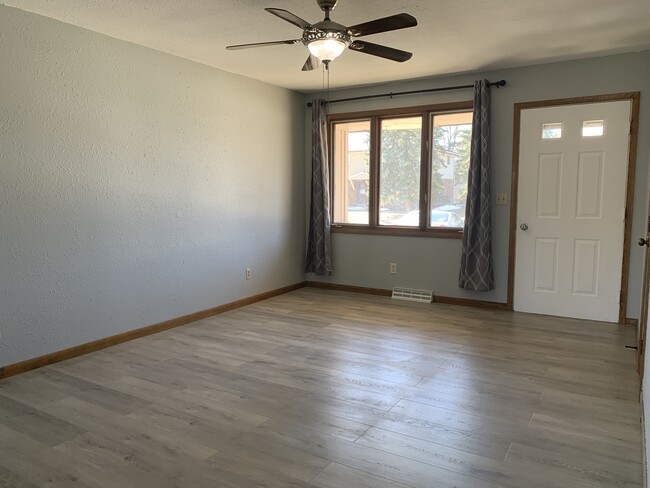 Living Room - 7936 Daniel Ct