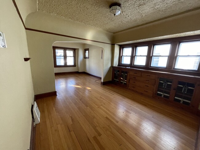 Dining Room - 3229 S Springfield Ave