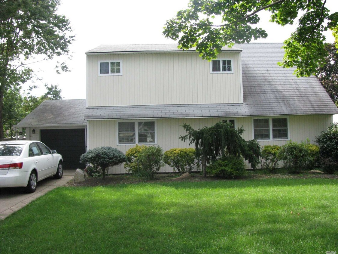 Primary Photo - 14 Forest Ln