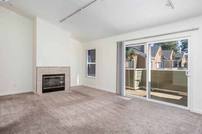 Foto del edificio - 140 Reflections Dr