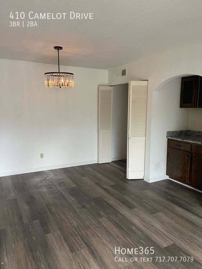 Building Photo - Beautiful Single-Family Condominium - Read...