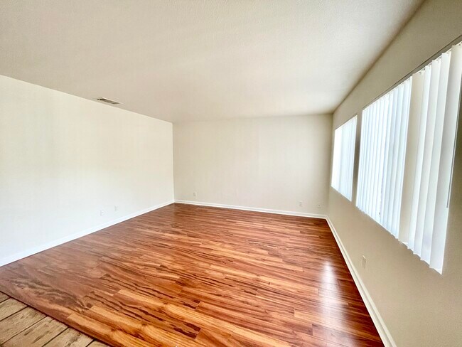 Foto del edificio - 53910 Avenida Herrera