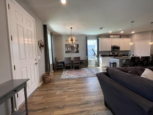 Foto del edificio - 5211 Avalon Park Blvd