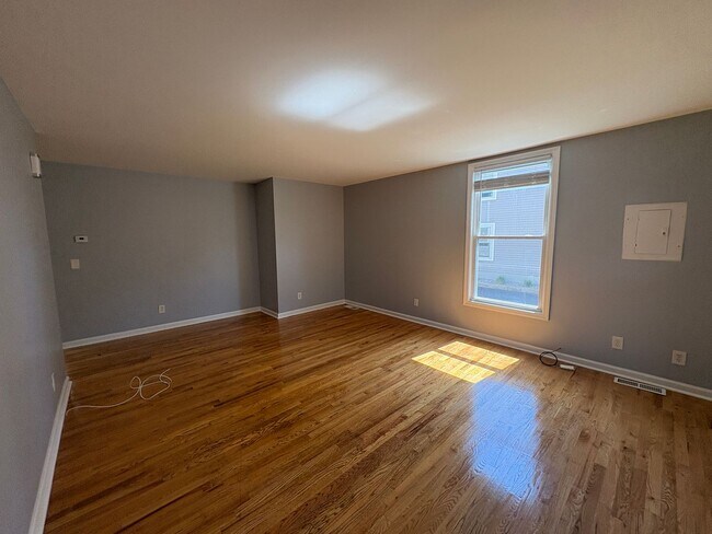 Building Photo - 519 Asbury Ave