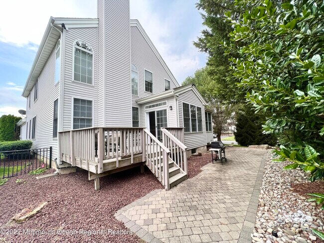 Building Photo - 1 Hendrickson Ct