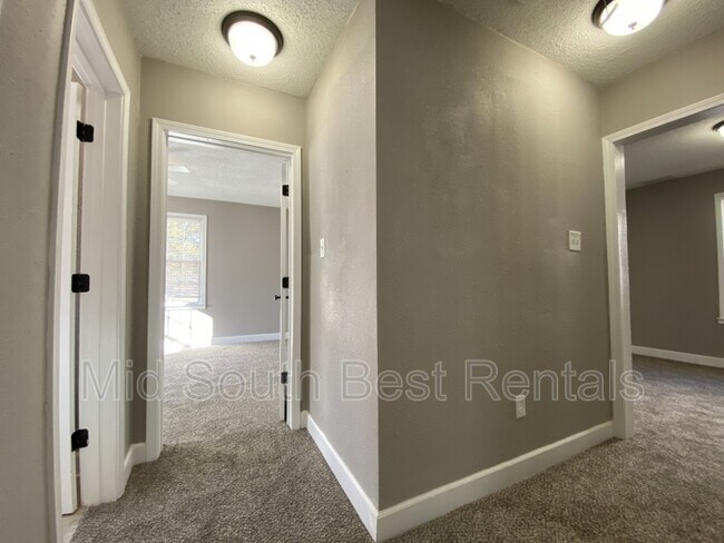 Building Photo - 1645 Shadowlawn Blvd