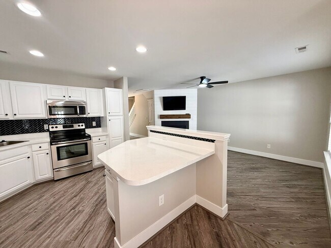 Foto del edificio - Beautiful 2 Bedroom, 2.5 Bath Townhome in St. Andrews at Stoney Creek – Golf Course Community, Wh...