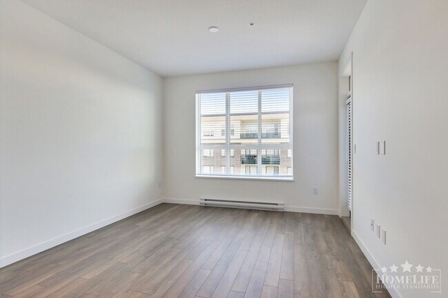 Photo du bâtiment - Modern 1 Bed +1den, 1 Bth Condo for Rent at BRAND NEW “Fleetwood Village 2”.  Make this your new ...