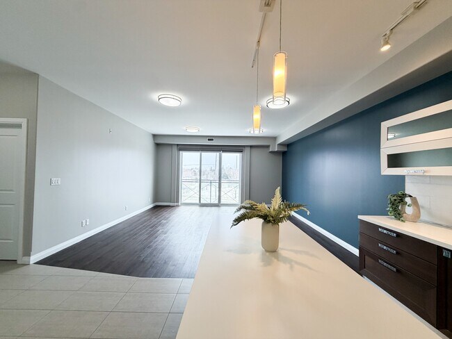 Building Photo - 347 Hyland Dr