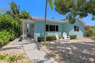 Building Photo - 1120 N Palmway