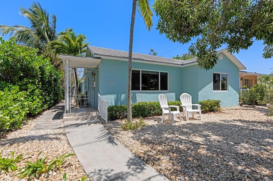 Primary Photo - 1120 N Palmway