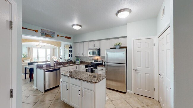 Building Photo - 2228 Beach Dr