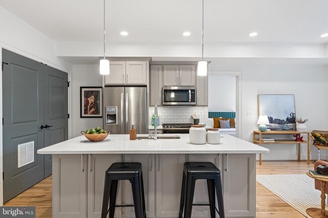 Building Photo - 1007 Bryant St NE