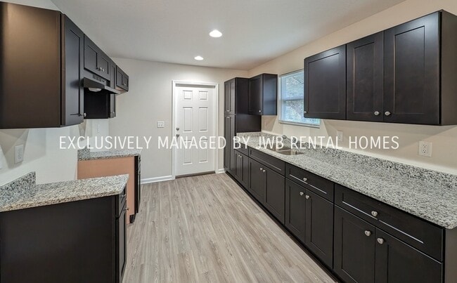 Foto del edificio - 1532 W 24th St