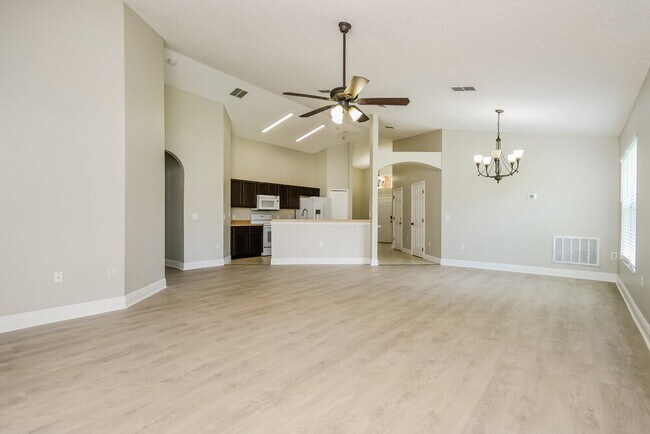 Building Photo - 1320 Creekview Ct