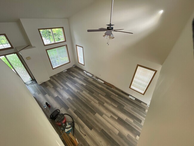 Foto del edificio - 50% OFF One Month's RENT! 3 Bedroom 2 Bath Renovated House with/ Fenced Backyard on Dead End Street