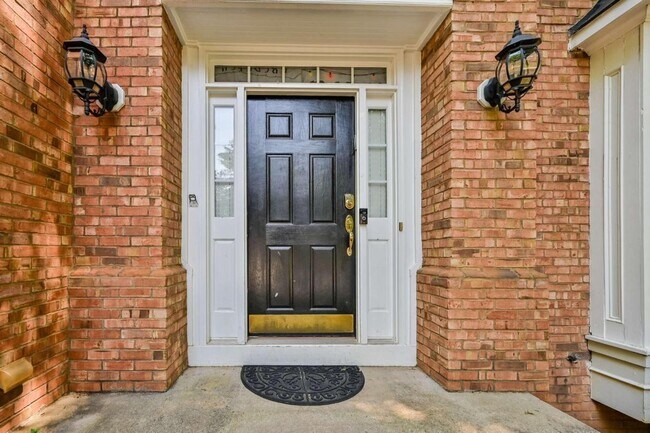 Foto del edificio - 345 Eastcote Dr