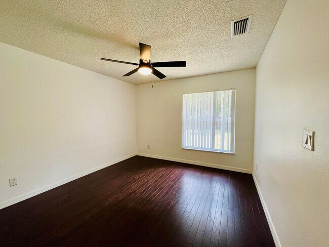 Foto del edificio - 670 Elmont St NW