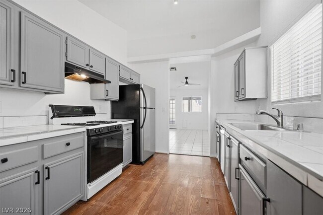 Foto del edificio - 5437 Silent Path Way