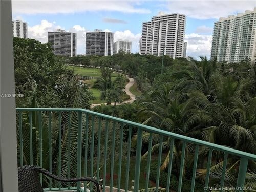 Foto principal - 20001 E Country Club Dr