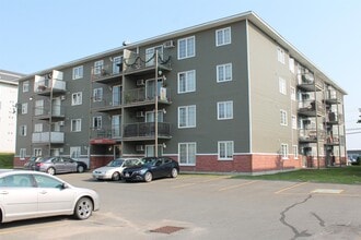 Building Photo - 110 Bishop Dr