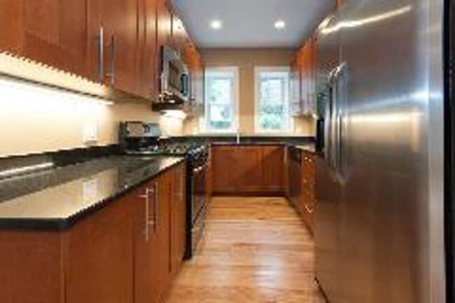 Stunning 4 Bed/2 Bath Right On The B Line! Short Walk To Cleveland Circle - Stunning 4 Bed/2 Bath Right On The B Line! Short Walk To Cleveland Circle Apartment