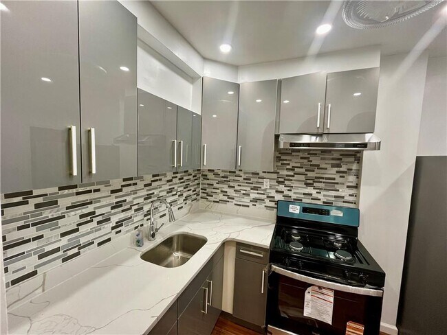 Foto del edificio - 2152 E 27th St