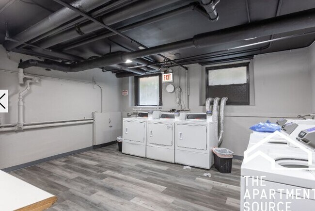 Photo - 711 W Belmont Ave Apartment