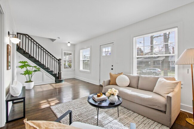 Foto del edificio - 7434 Woodrow Wilson St