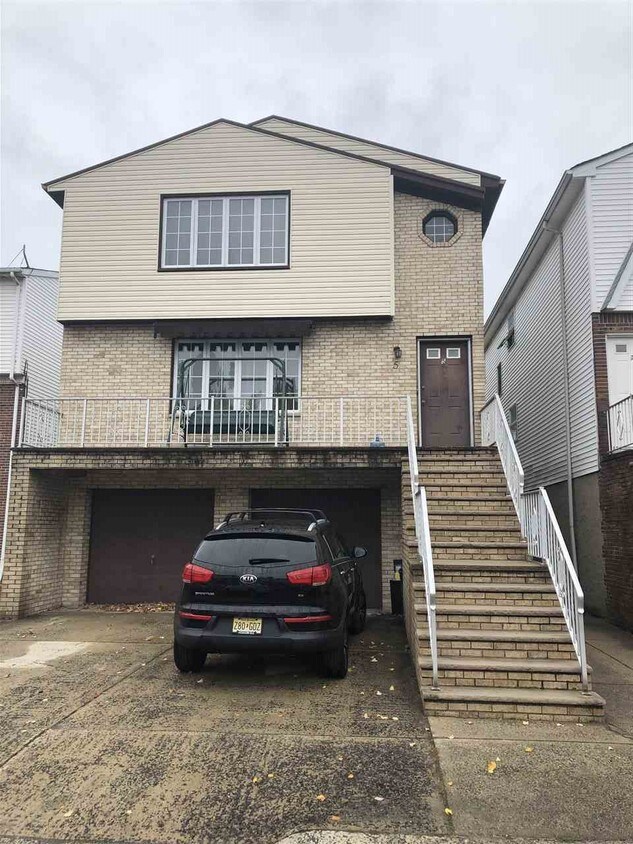 5 Columbus Dr, Bayonne, NJ 07002 House for Rent in Bayonne, NJ