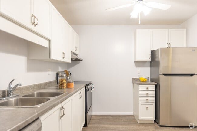 2BR, 2BA - 1230SF - Kitchen - Margaret Place