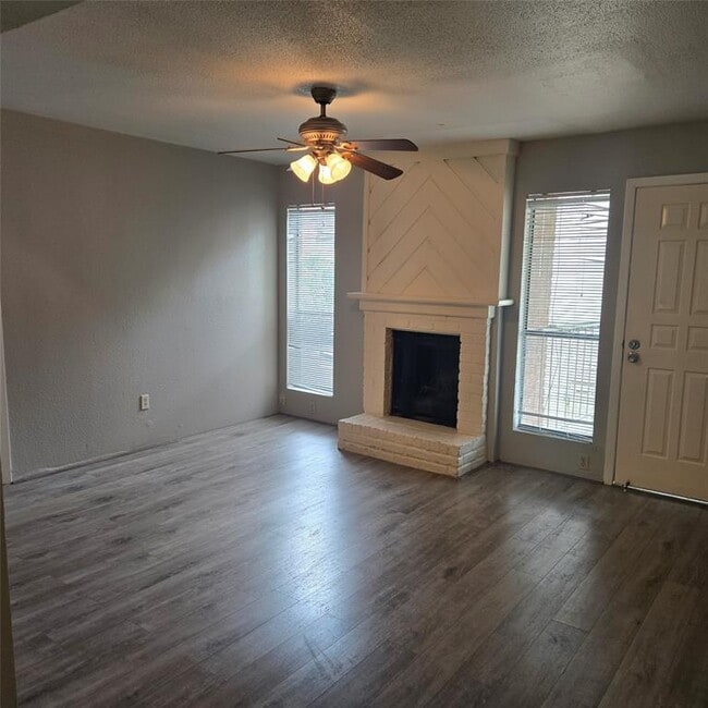 Building Photo - 2100 Wilcrest Dr