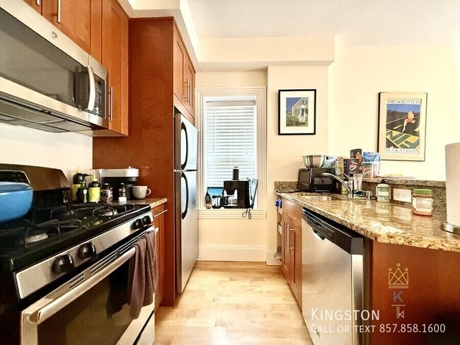 Photo - 674 Washington St Apartment