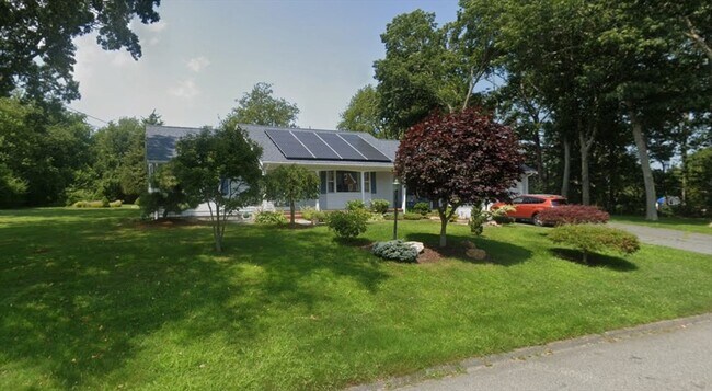 Foto del edificio - 12 Holiday Dr