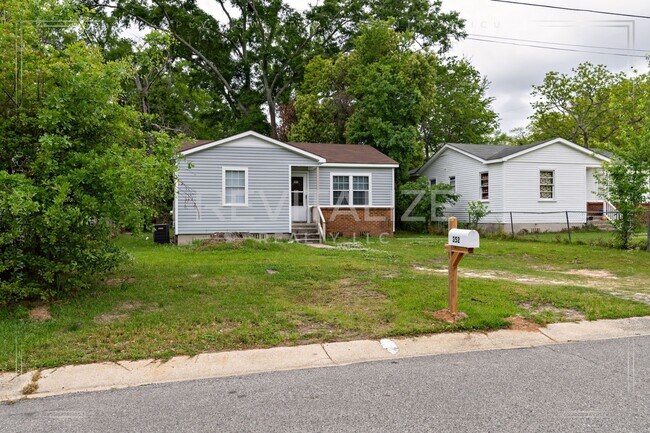 Building Photo - Newly Updated 3 Bedroom/1 Bath Home in Chi...